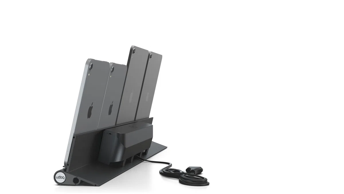 udoq 700 Tablet Ladestation aus Aluminium mit 4 USB-C Schnellladeplätzen 68W, kompatibel mit iPads und Smartphones, modular, Anschlüsse höhenverstellbar für Hüllen (Schwarz, 700)