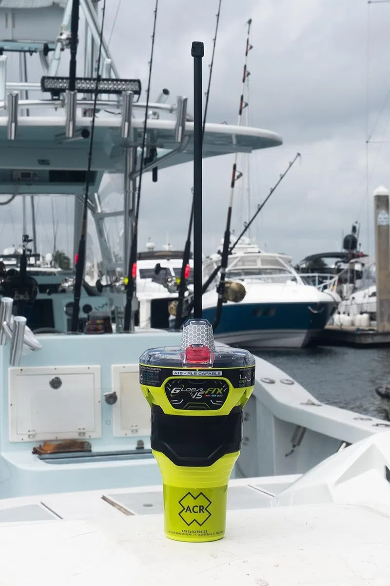 ACR GlobalFix V5 EPIRB AIS – 406 MHz SOS GPS + AIS-Mob-Alarm, RLS, Mobile App, Cat-2-Halterung mit manueller Auslösung (2852), 121,5 MHz Signal, ohne ABO, Maritime Notfunkbake UK