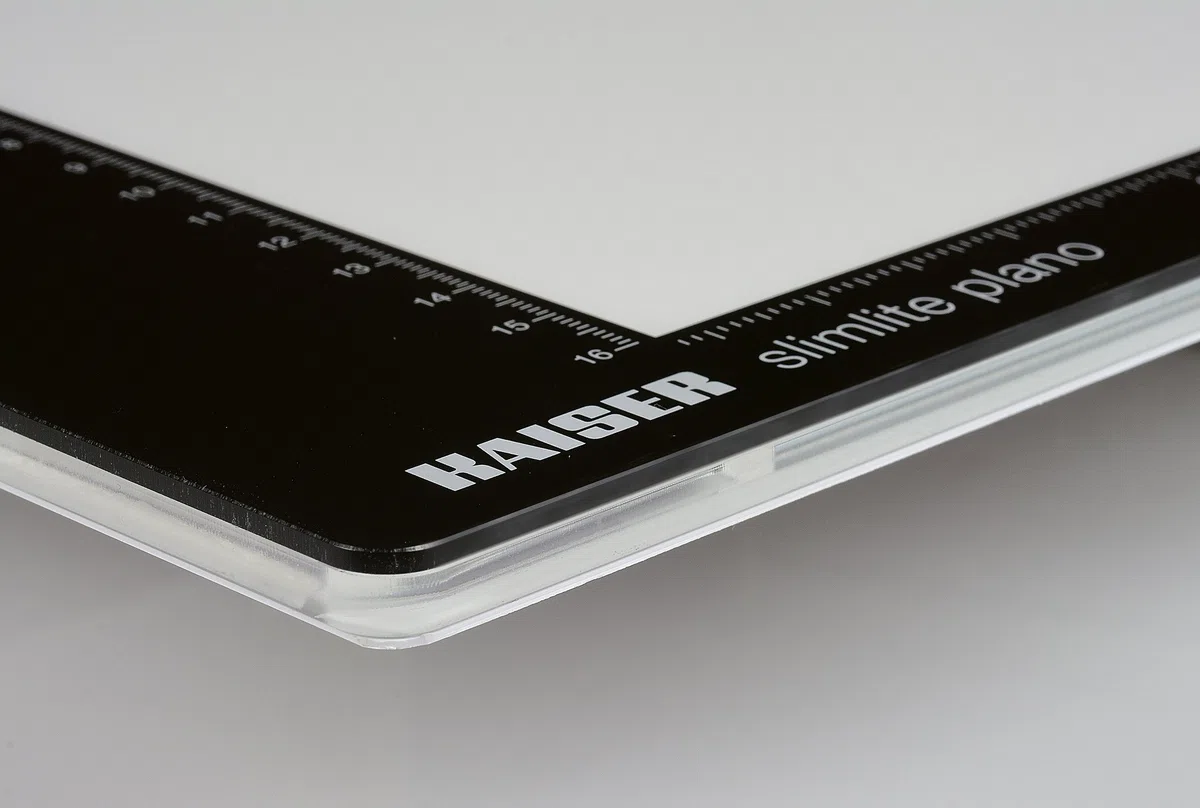 KAISER Table Lumineuse LED extra-Plate 16 x 22 cm - SLIMLITE Plano - KAI2453