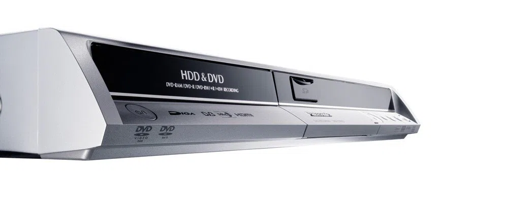 Panasonic DMR EX 80 S EG S DVD-und Festplattenrekorder (Upscaling 1080i, DivX-zertifiziert, SD Slot, HDMI) mit integriertem DVB-S Tuner (CI-Slot) 160 GB silber