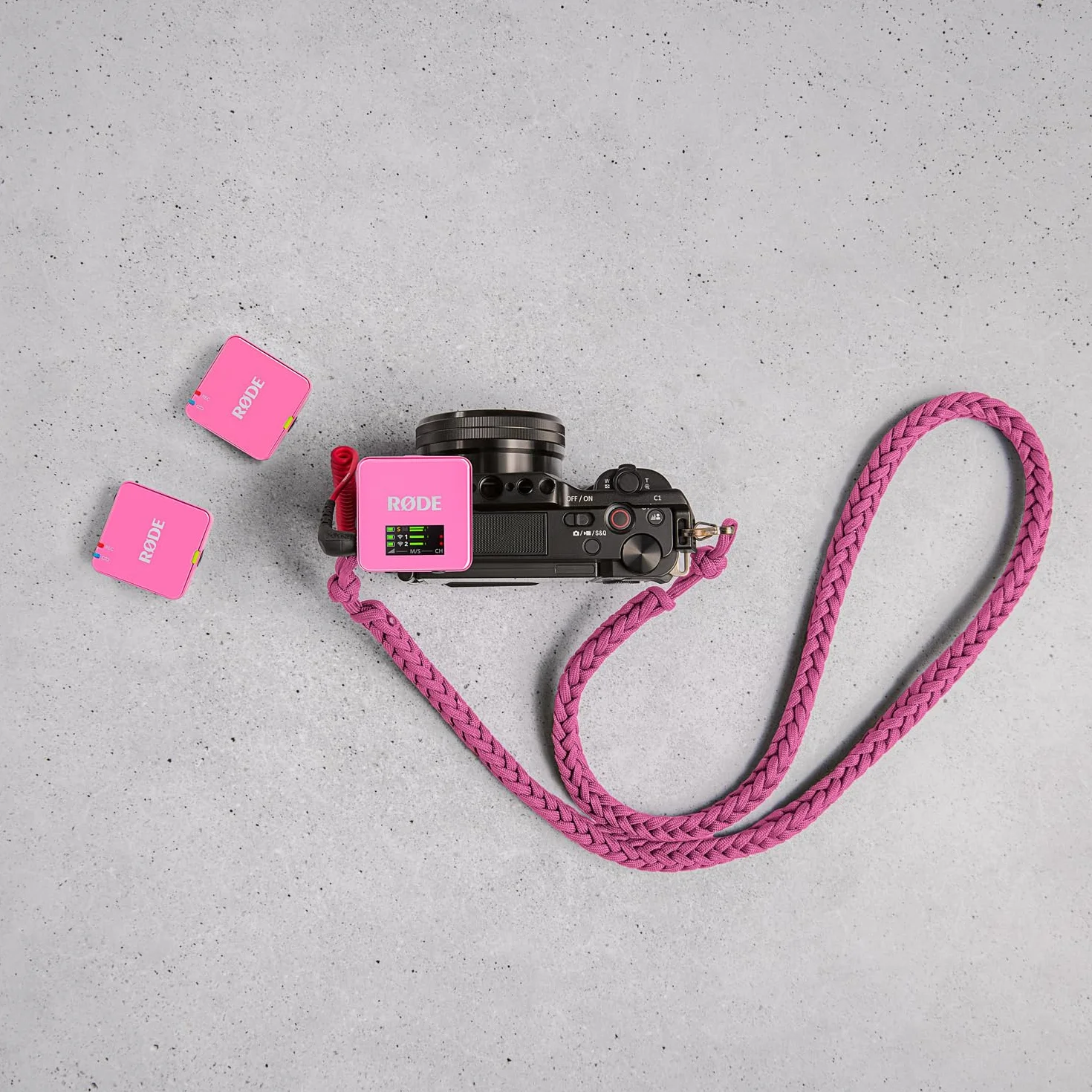 Rode Wireless GO Gen 3 Drahtloses 2-Kanal Mikrofon-Funksystem Pink mit Interview GO Handadapter Pink und keepdrum Fell-Windschutz