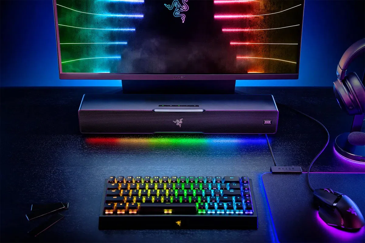Razer Leviathan V2 - PC-Gaming-Soundbar Schwarz & Goliathus Extended Chroma - Extra große weiche XXL Gaming Maus-Matte mit RGB Beleuchtung Schwarz