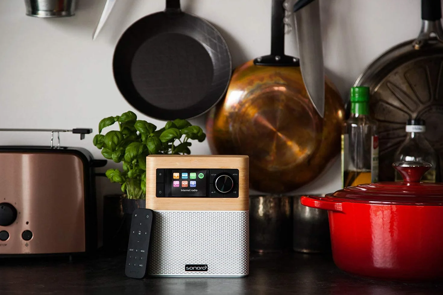 sonoro Stream Internetradio mit Bluetooth & DAB Plus (UKW/FM, WLAN, MP3, Spotify, Amazon, Deezer, spritzwassergeschützt) Design Küchenradio Ahorn/Weiß
