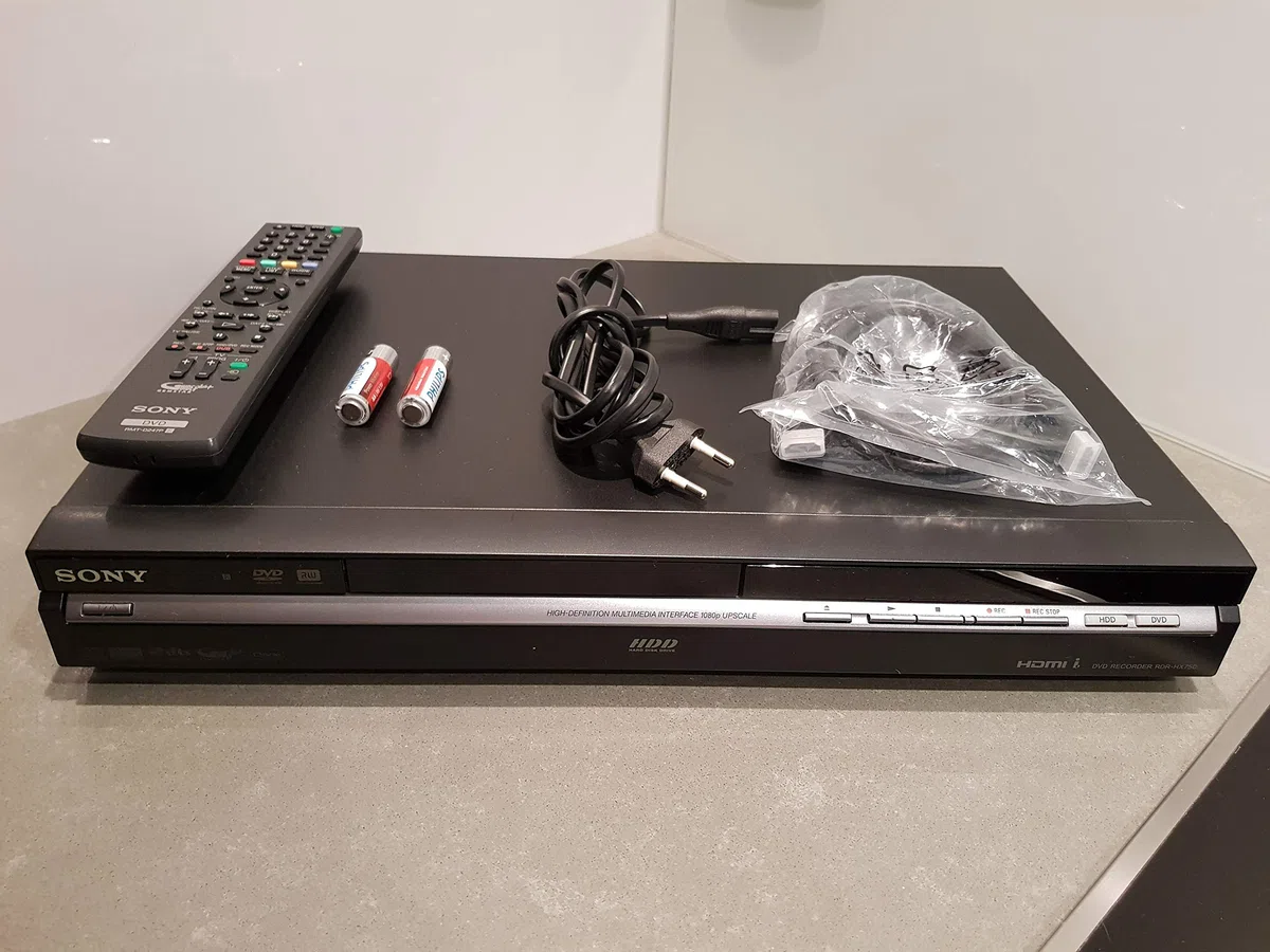 Sony RDR HX 750 B DVD- und Festplatten-Rekorder 160 GB (DivX-Zertifiziert, HDMI) schwarz