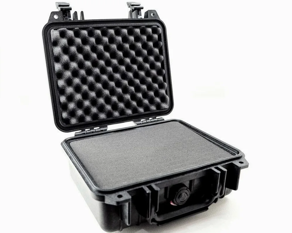 PELI 1200 Koffer für Profikameras, IP67 Wasserdicht, 4L Volumen, Mit Schaumstoffeinlage (Anpassbar), Schwarz