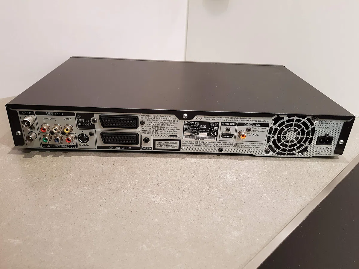 Sony RDR HX 750 B DVD- und Festplatten-Rekorder 160 GB (DivX-Zertifiziert, HDMI) schwarz