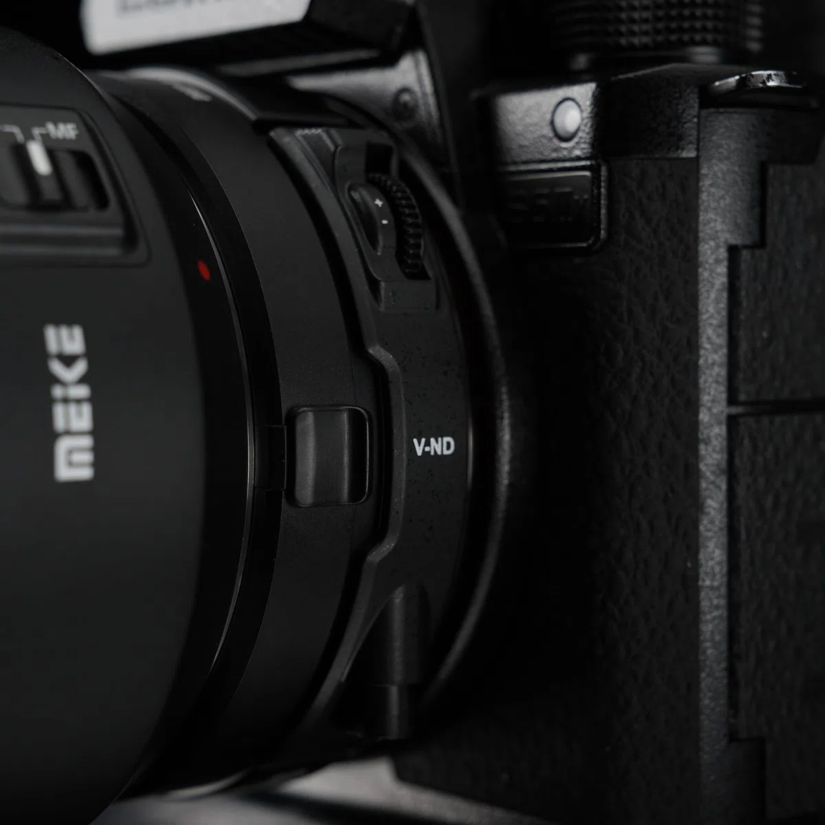 Meike EFTL-C VND Metall AF Mount Objektivadapter mit Drop-in variablen ND- und UV-Filtern Konverter für Canon EF/EF-S Objektive auf Lumix Sigma L spiegellose Kameras S1 S1R S9 S1H FP