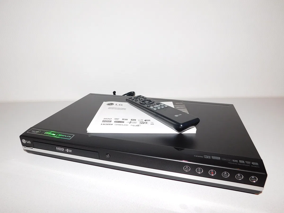 LG RH 387 H DVD- und Festplatten-Rekorder 160 GB (Multiformat, MP3 to HDD Jukebox Function, USB, HDMI) schwarz