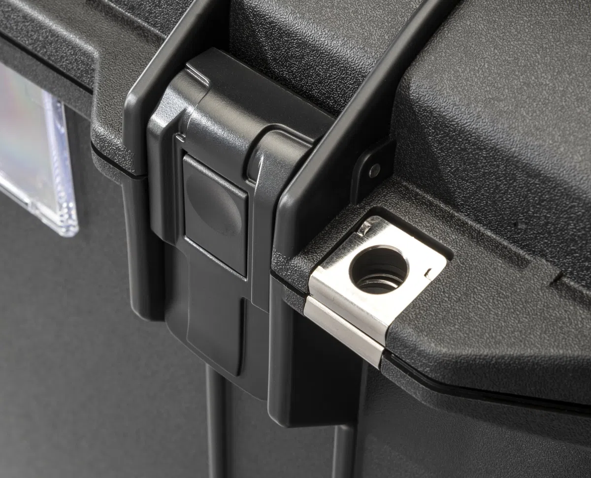 PELI 1646 AIR Koffer, Großer Rollkoffer für Filmkameras und technisches Equipment, IP67 wasserfest und staubdicht, 111 Liter Fassungsvermögen, ohne Schaumstoff, Farbe: Schwarz